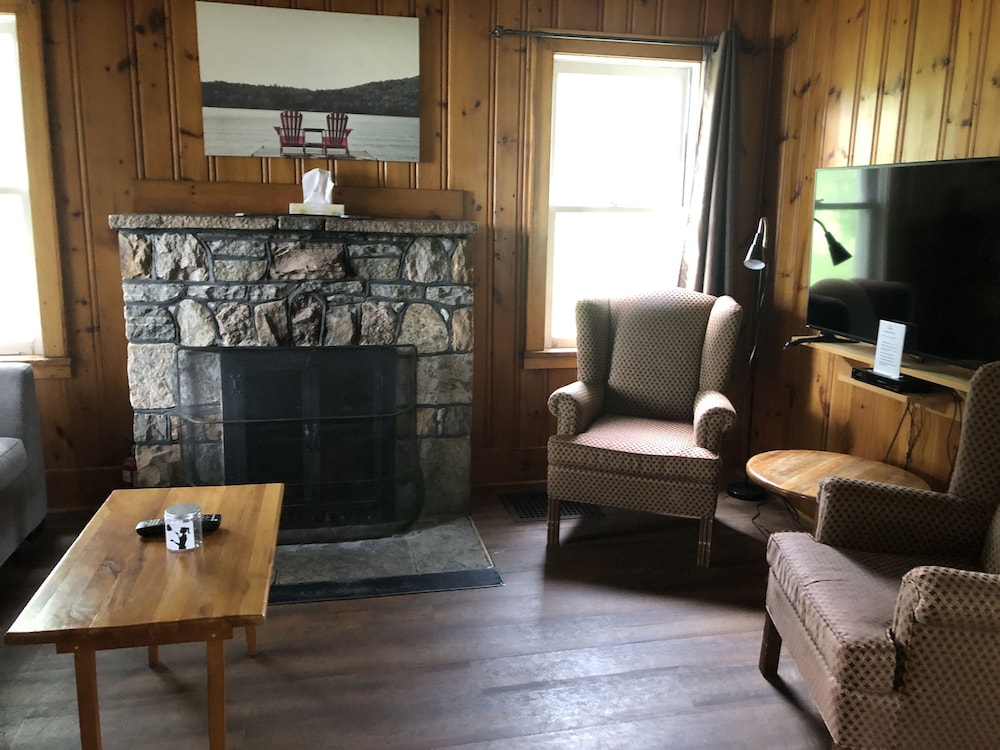 Standard Cabin, 2 Bedrooms, Fireplace, Lake View (Lookout)