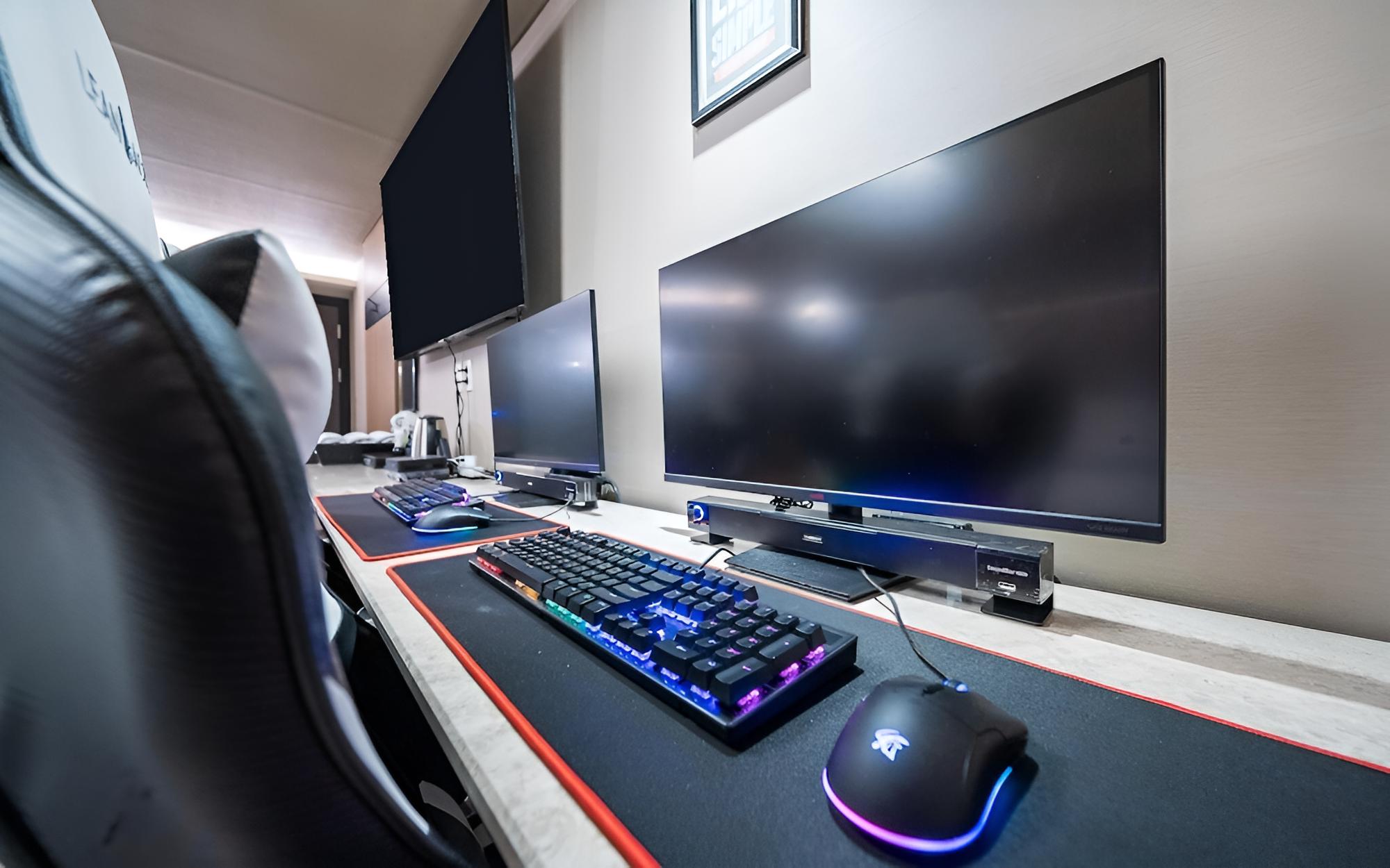 Room (Premium Game couple PC (65 "large TV ) photo 1