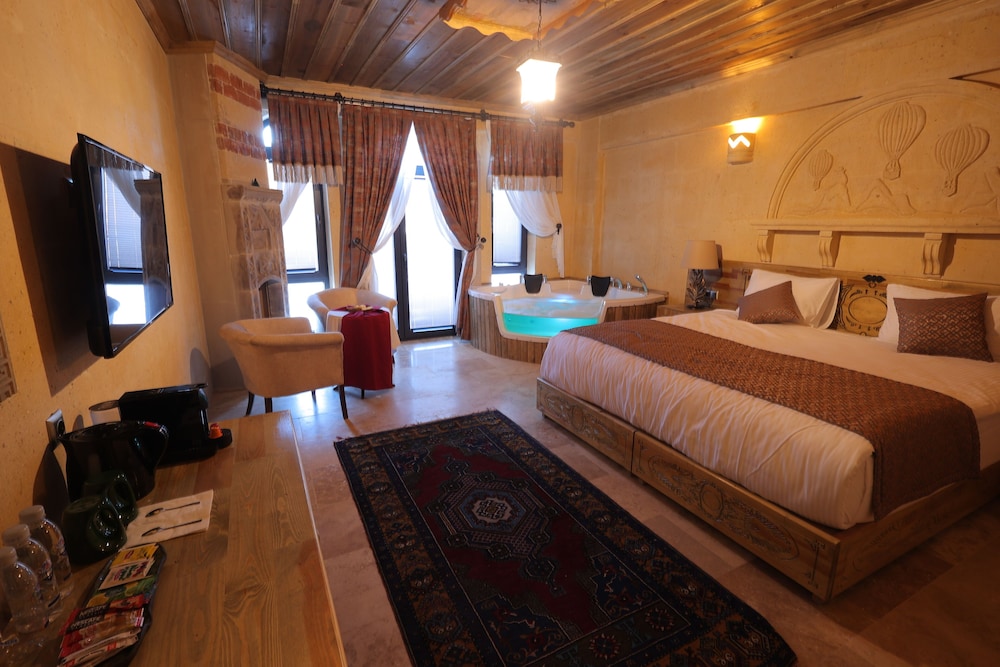 Deluxe Suite - Photo 1