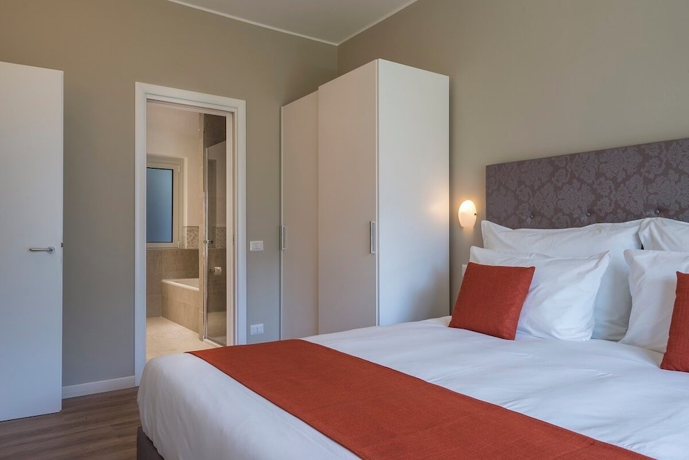 Three-Bedroom Family Suite with Garden and Partial Lake View photo 1