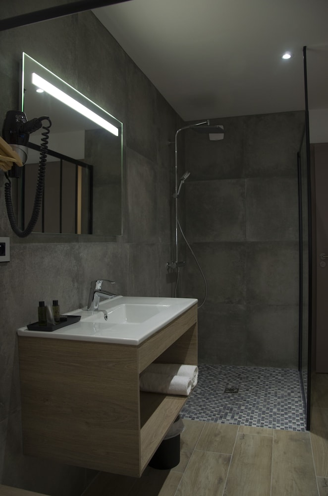 Executive Double Room, Ensuite, City View - Photo 4