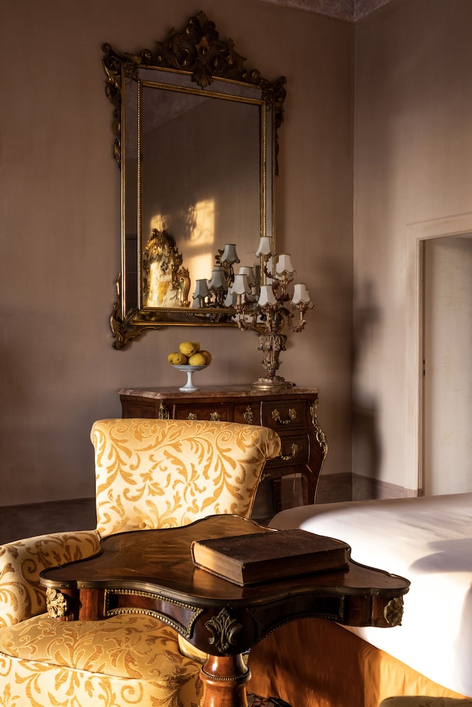 Royal Room photo 2
