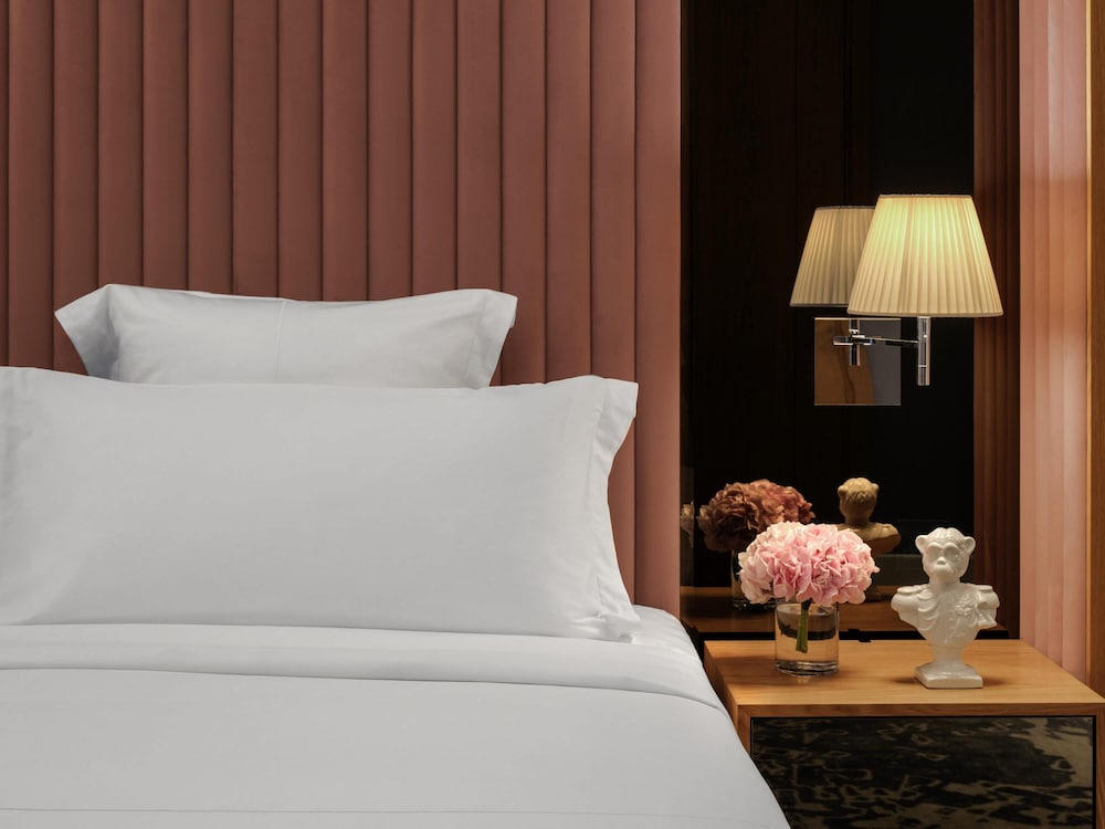 Premium Suite, 1 King Bed, Balcony (Vanilla Sky) thumbnail 5