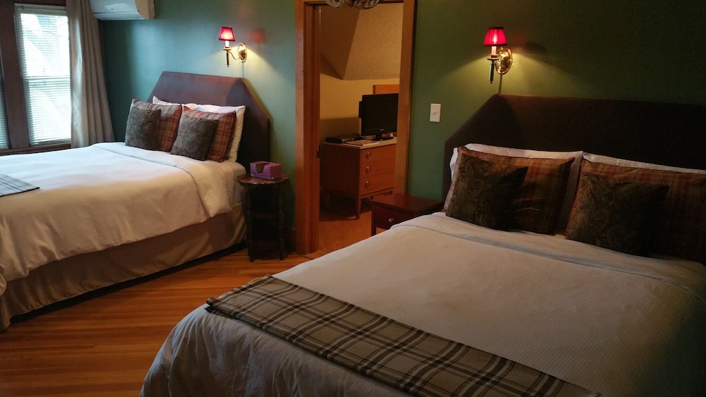 Signature Suite, 2 Queen Beds (The Lodge) photo 2