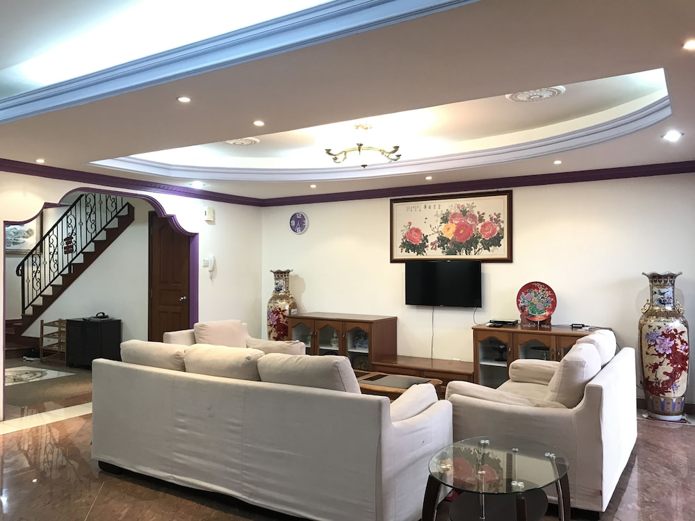 Deluxe Penthouse, 4 Bedrooms, Accessible, City View
