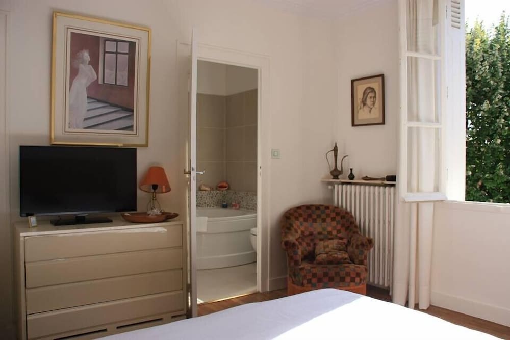 Double Room, Non Smoking (Les Tilleuls) photo 3