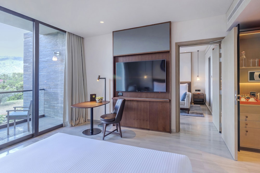 Deluxe Room (Interconnecting - Mount Meru View) - Photo 5