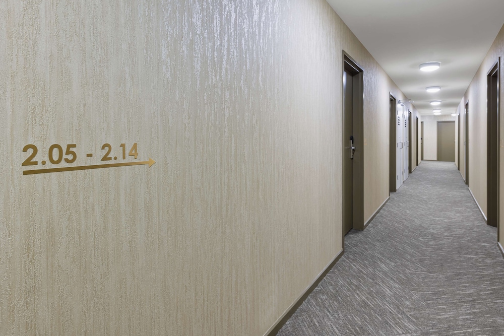 Executive Room, Multiple Beds, Non Smoking - Photo 6