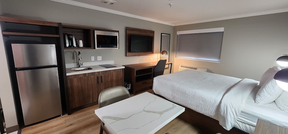 1 Queen Bed, Deluxe Room, Kitchenette, Non-Smoking - Photo 12