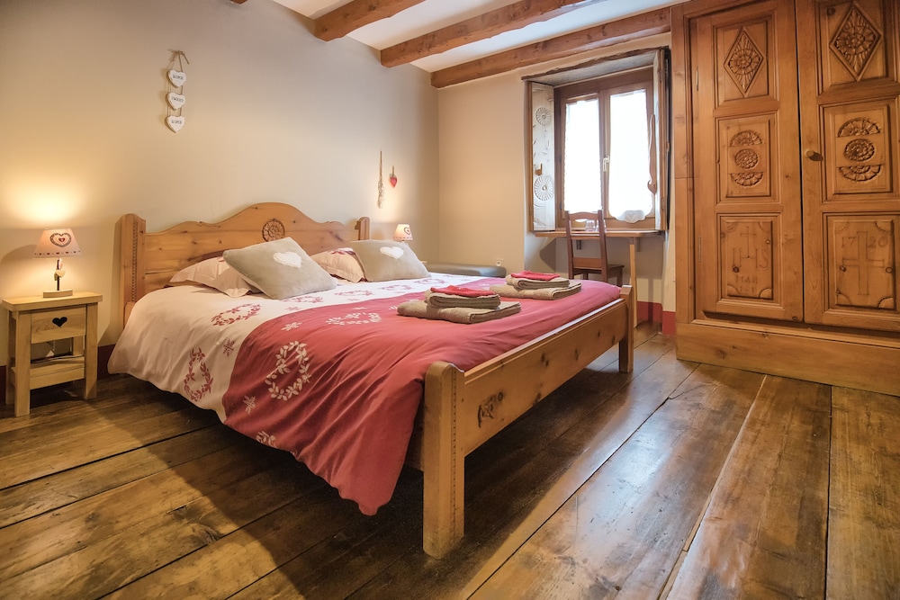Standard Double Room, 1 Queen Bed, Non Smoking (Montbrequin) photo 1