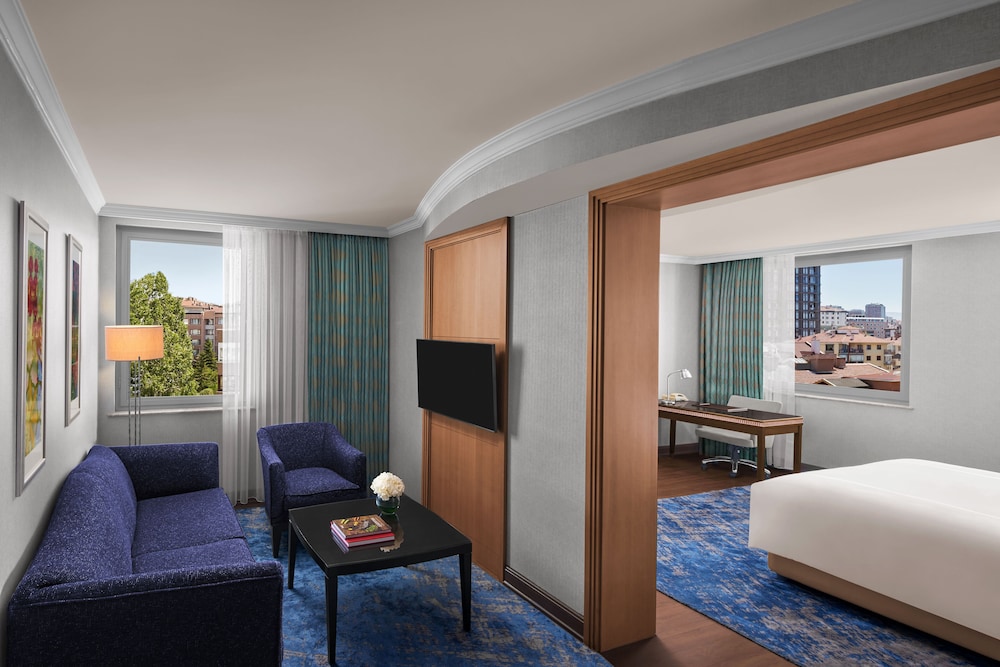 Junior Suite, 1 King Bed, City View - Photo 1