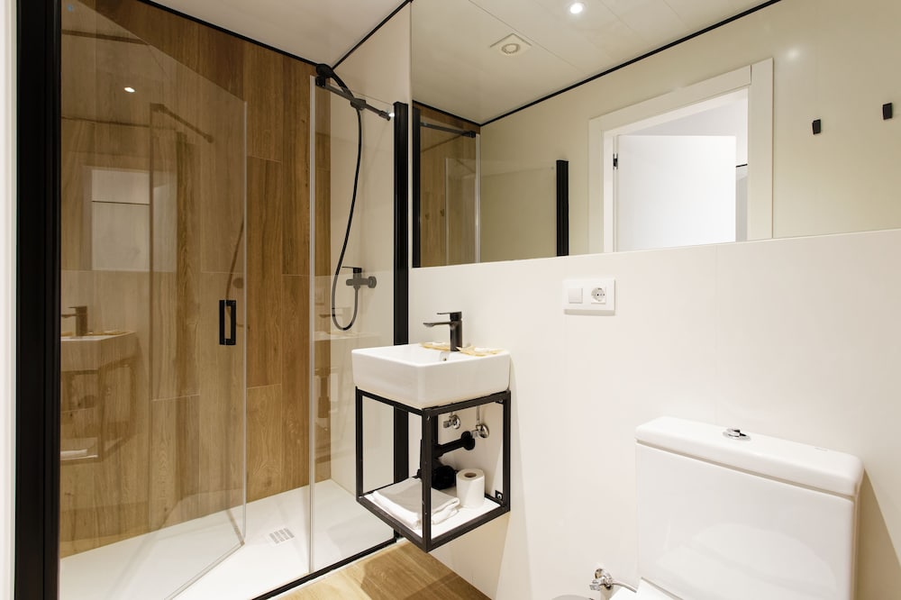 Standard Triple Room, City View photo 3