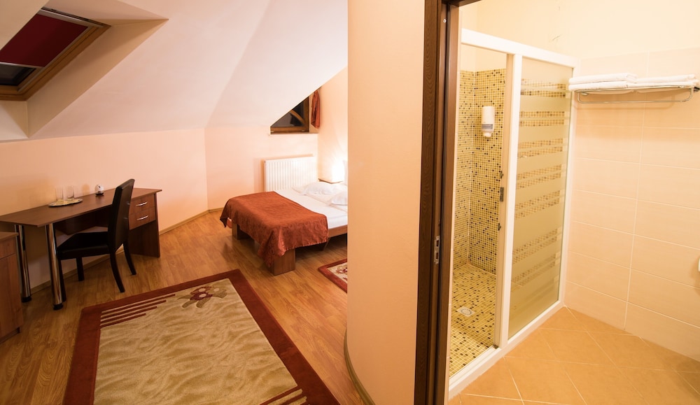 Basic Double Room photo 3
