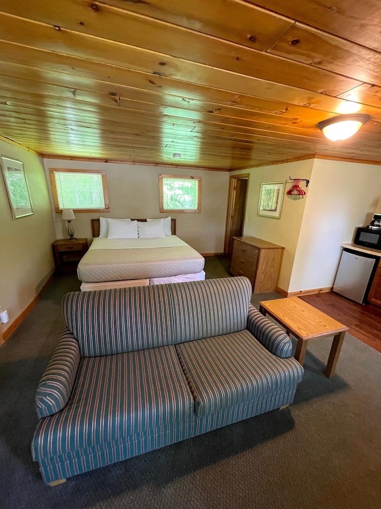 Family Cabin, Multiple Beds
