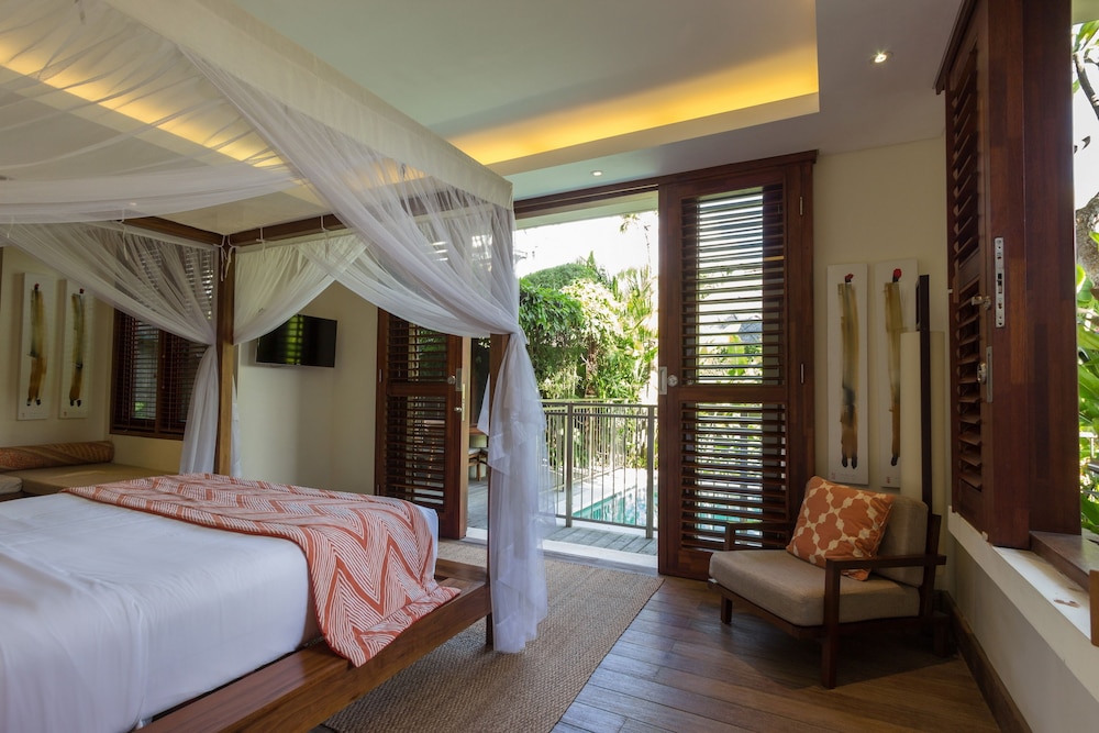 Villa 3 - Three-Bedroom Villa with Private Pool photo 2