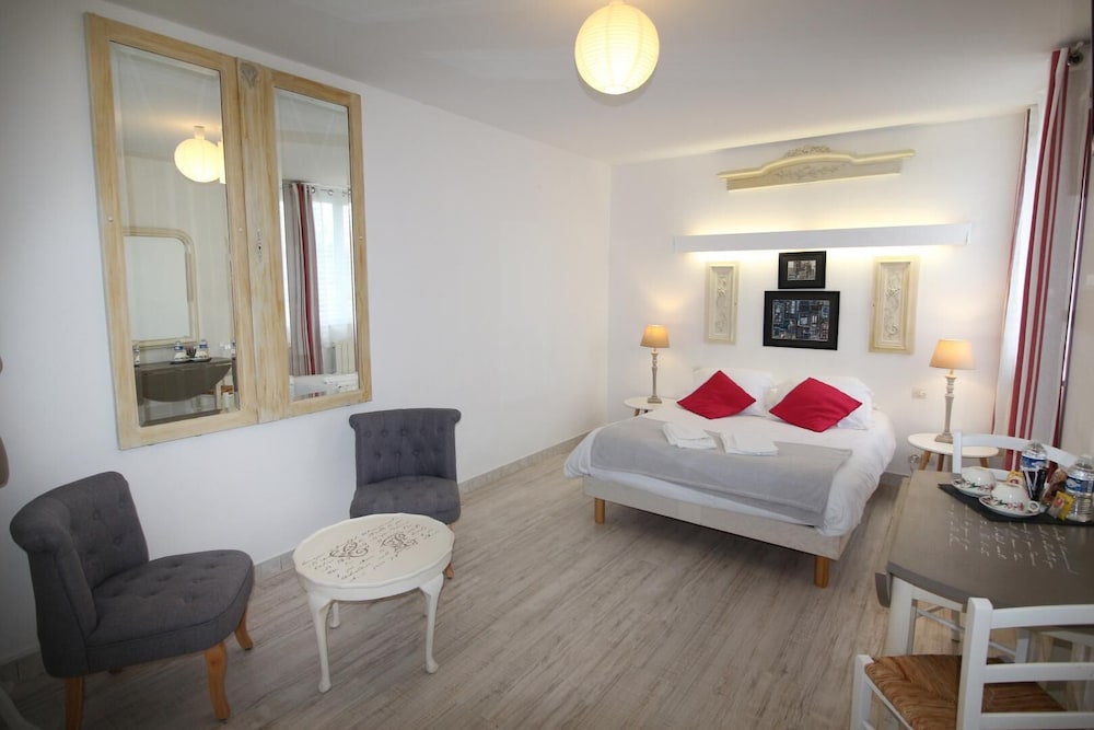 Classic Studio, Ensuite (Appart-Hotel (Giroflee))