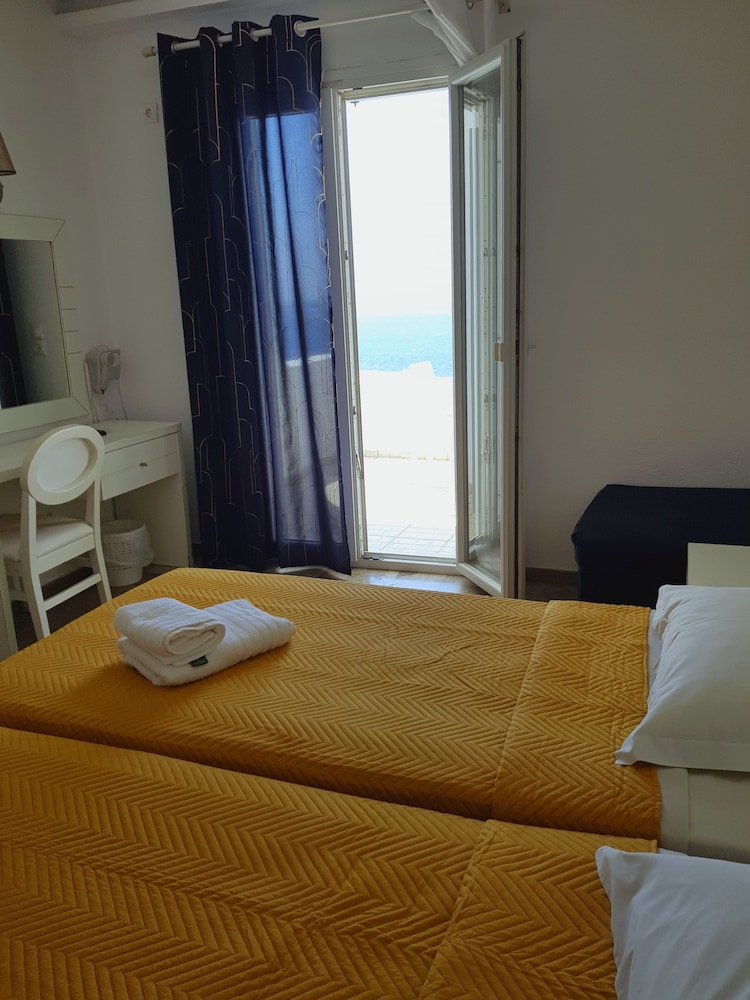Standard Room (with extra bed) photo 1
