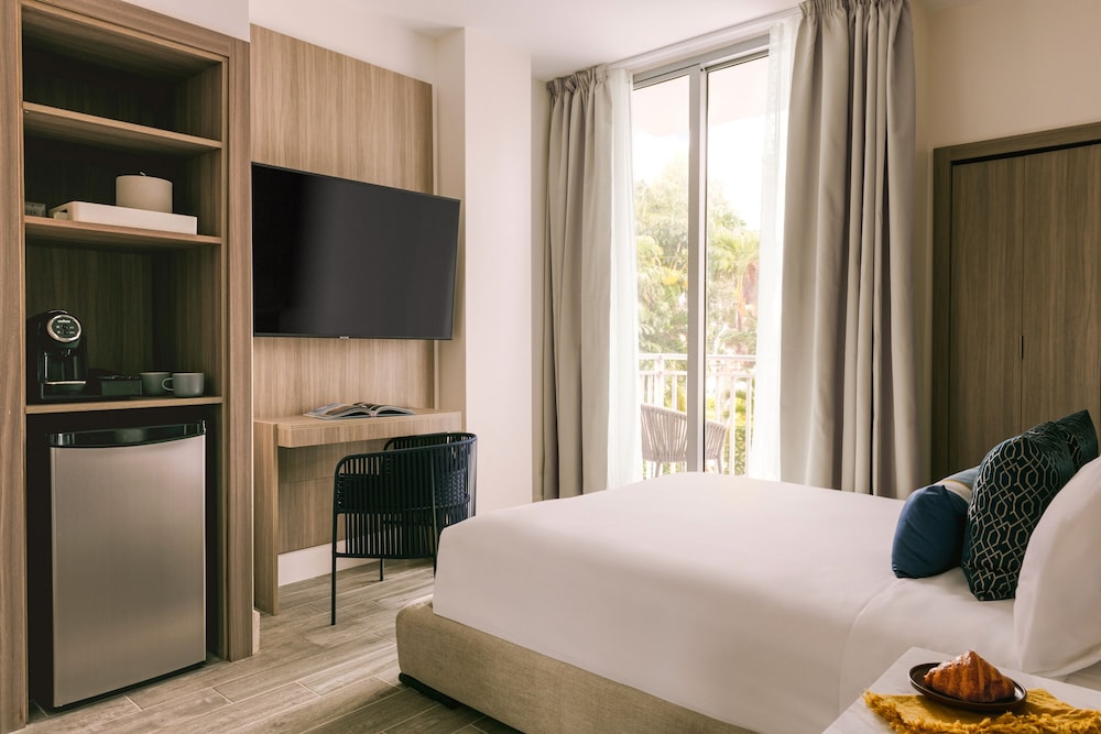 Queen Room, Intracoastal View (Self Check-in)