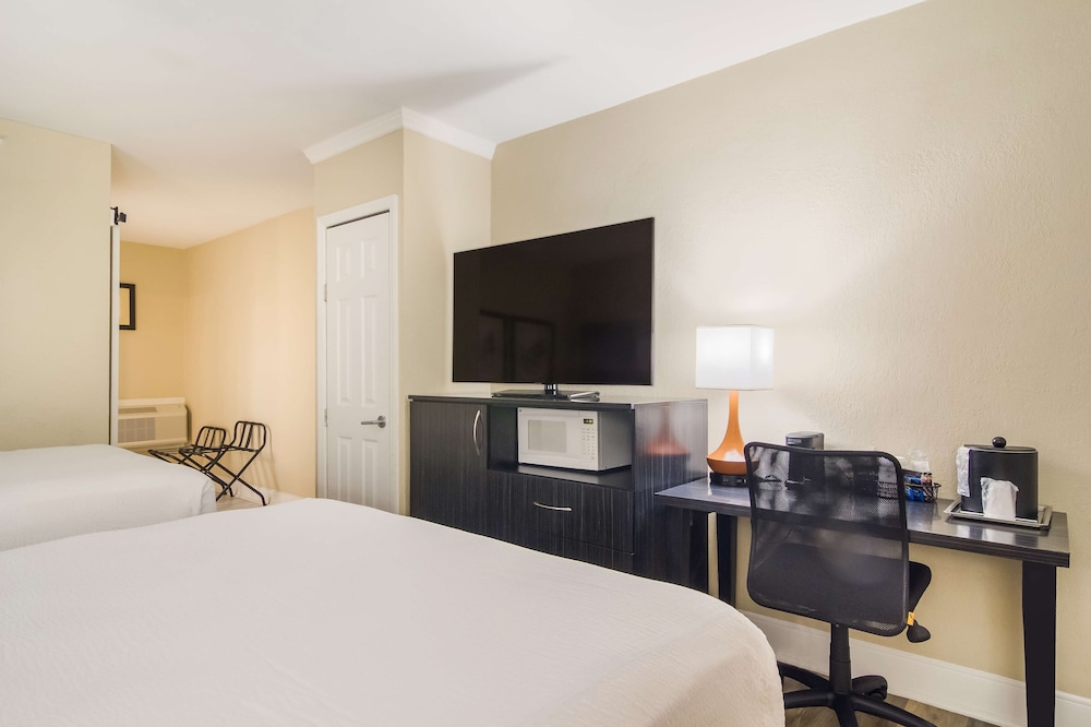 Standard Room, 2 Queen Beds, Accessible, Non Smoking - Photo 1