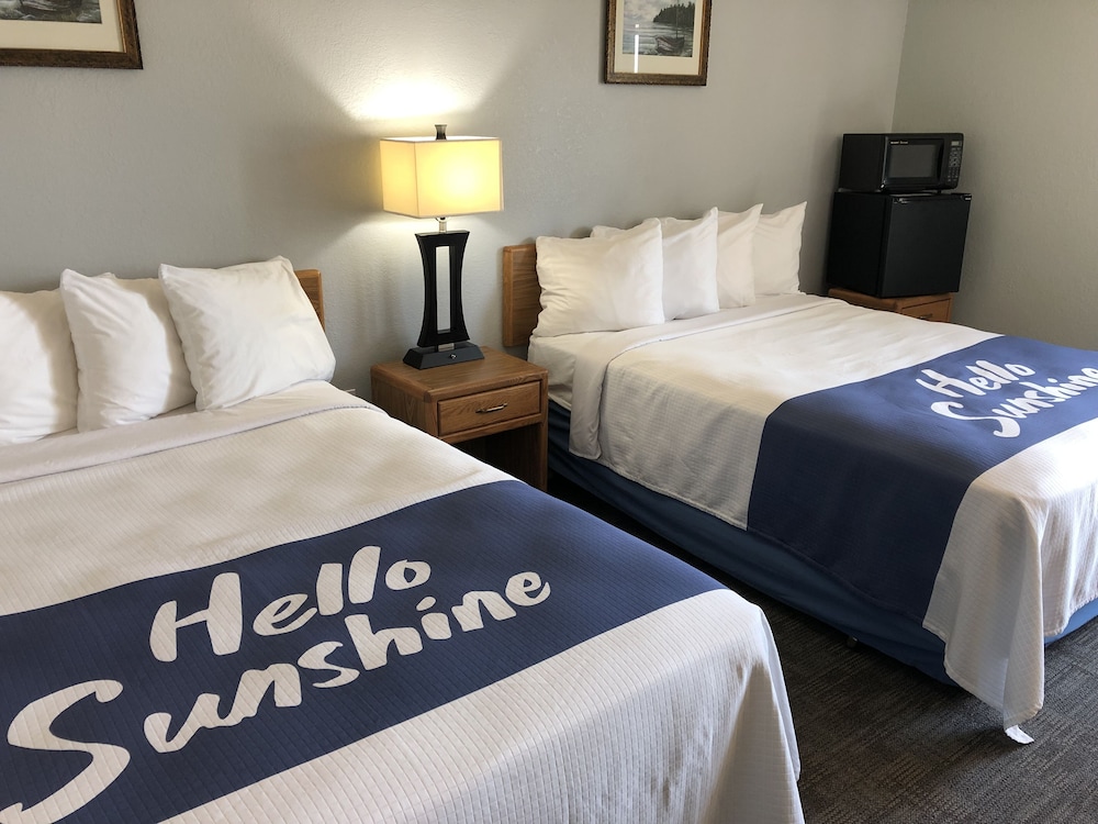 Standard Room, 2 Queen Beds - Photo 5