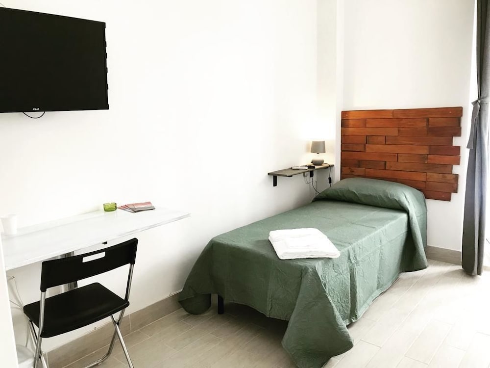 Single Room, Shared Bathroom