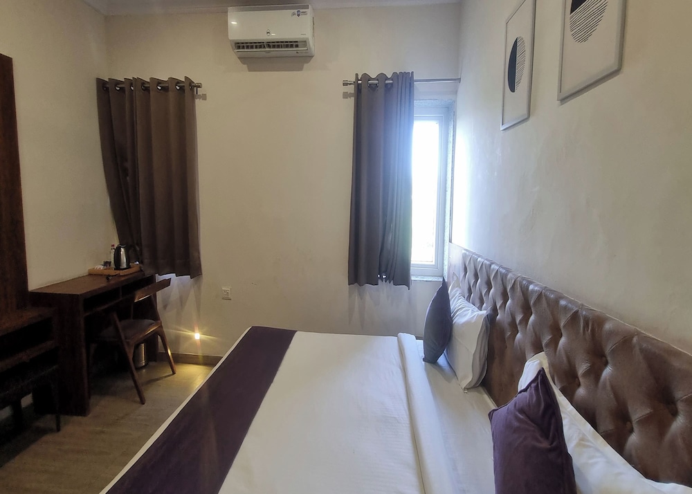 Deluxe Room - Photo 5