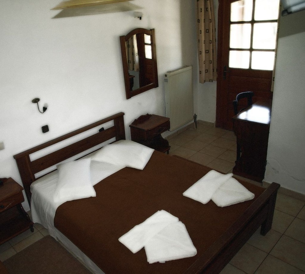 Double or Twin Room - Photo 3
