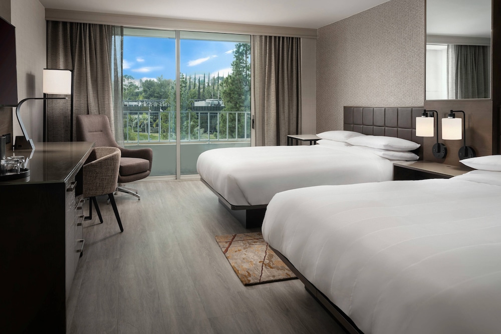 Premier Room, 2 Queen Beds, Balcony photo 3