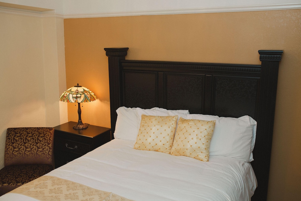 Room, 1 Queen Bed, Non Smoking - Photo 6