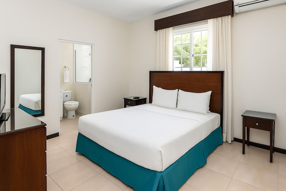Single Room, 1 Queen Bed, Accessible