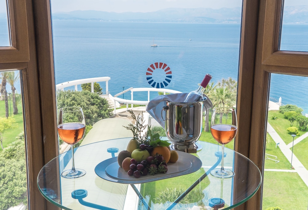 Superior Double or Twin Room, Balcony, Sea View - Photo 2