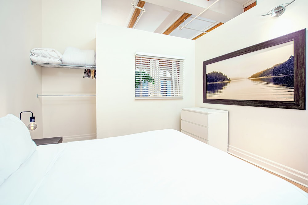 Loft (305)