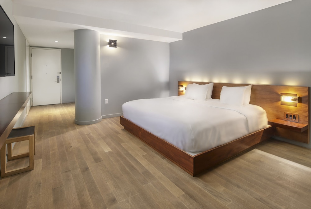 Room, 2 Queen Beds photo 3