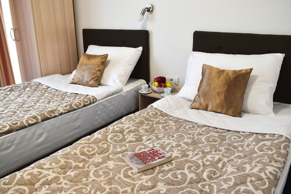 Superior Double or Twin Room - Photo 13