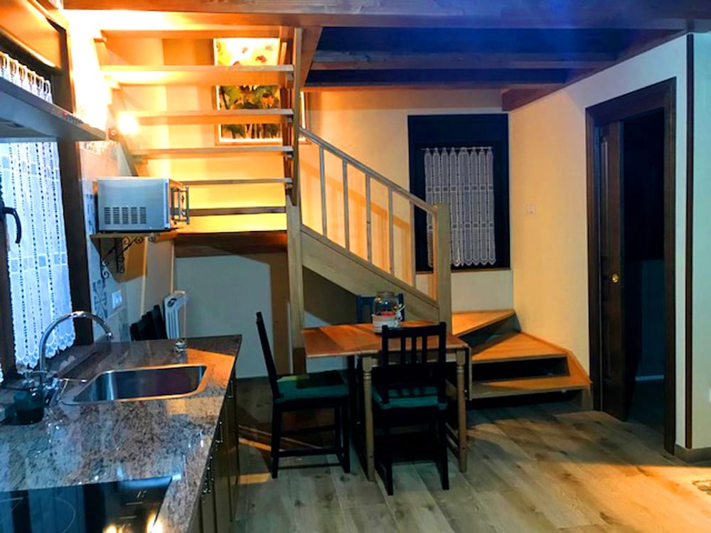 Duplex, 1 Bedroom, Mountain View photo 2