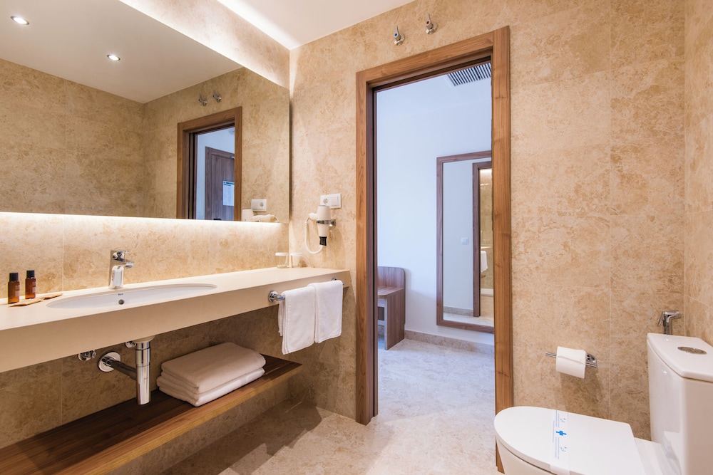 Double room with terrace, sea lateral view and pool view - Photo 4