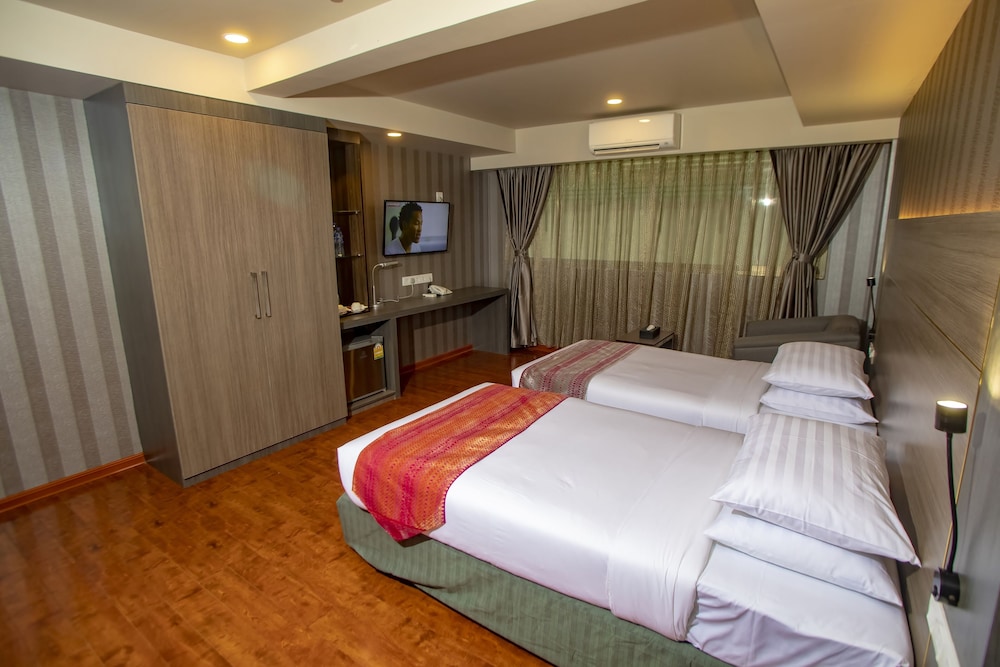 Premier Deluxe Room - Photo 16
