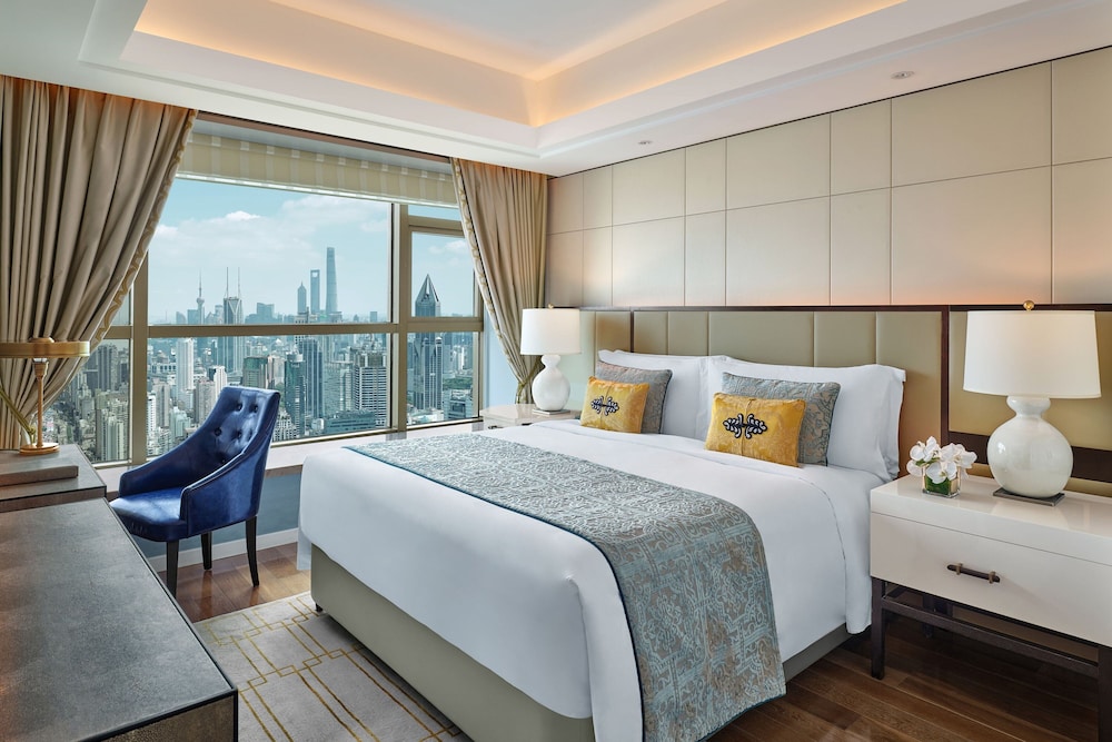 Superior Room, 1 King Bed, City View photo 2
