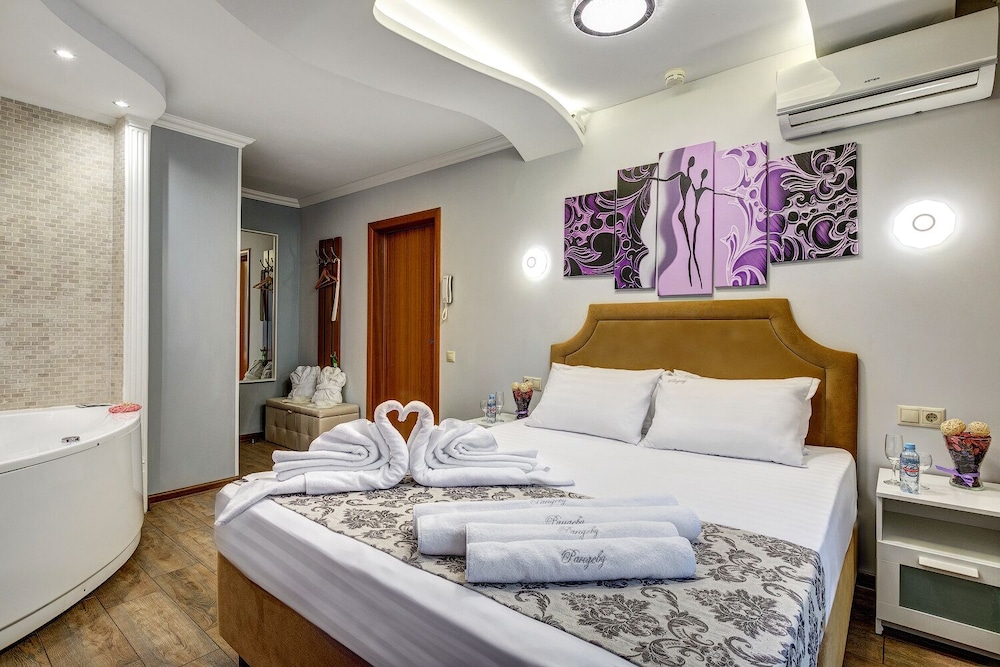Premium Suite, Jetted Tub