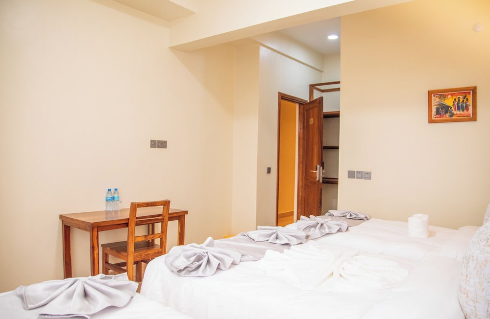 Room, 3 Twin Beds, City View