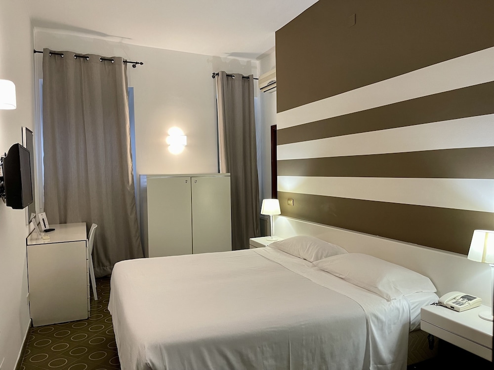 Classic Room, 1 Double or 2 Twin Beds - Photo 13