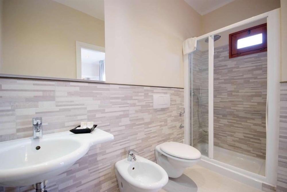 Double or Twin Room, Sea View - Photo 5