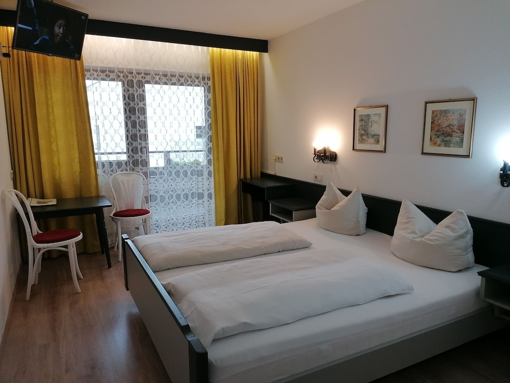 Classic Room, Partial Lake View photo 1