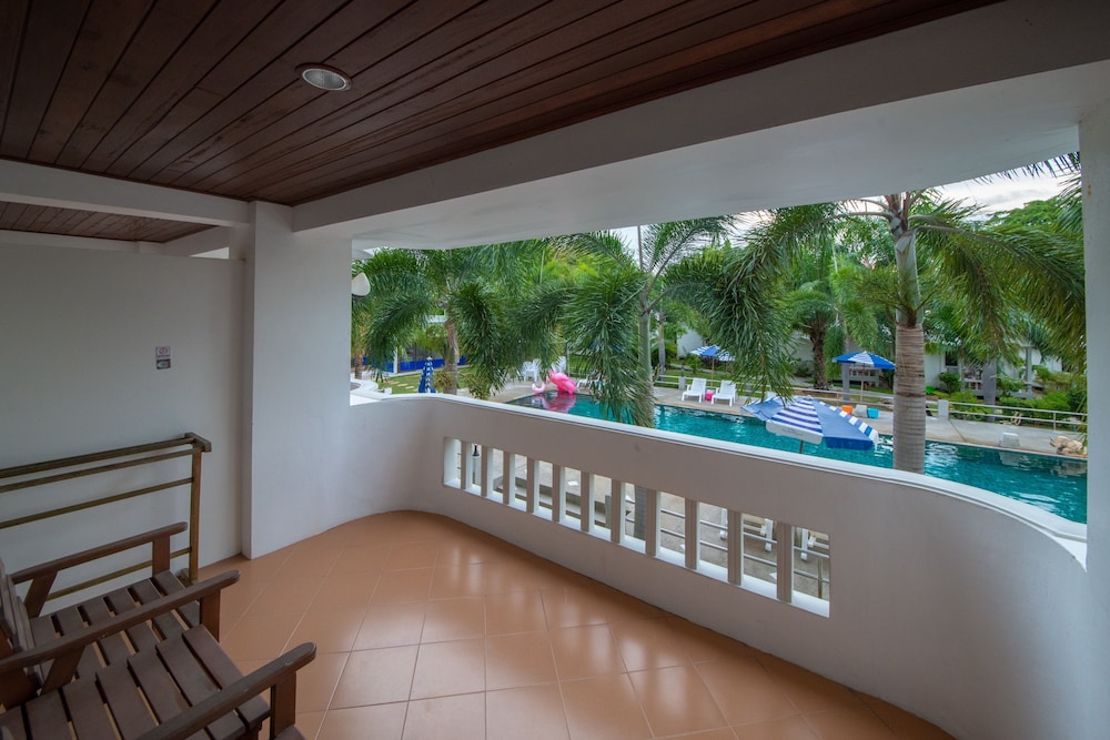 Deluxe Double or Twin Room, Pool View - Photo 5