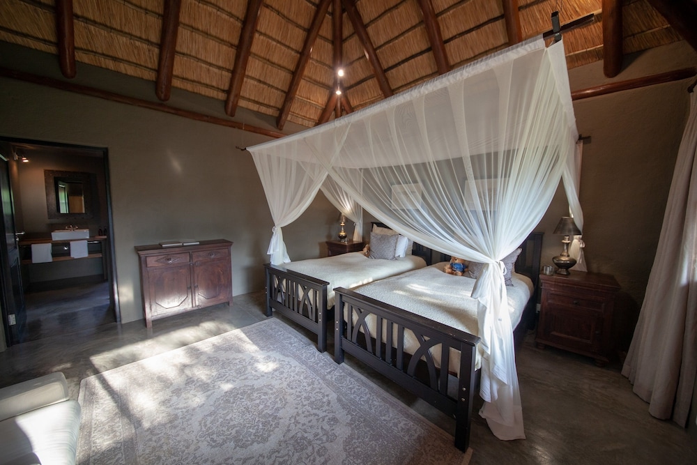Luxury Suite, Multiple Beds photo 3