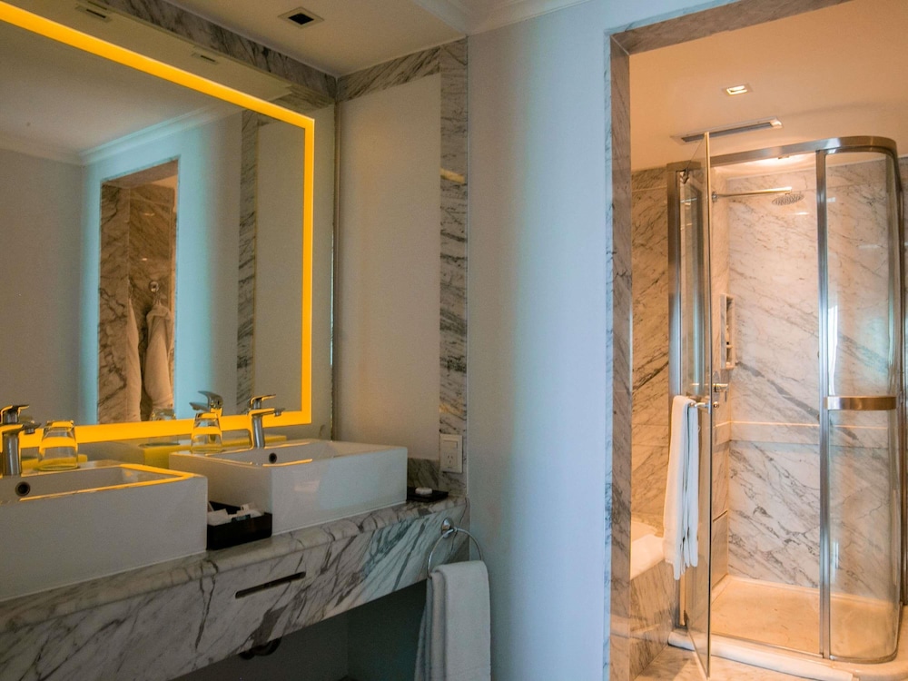 Suite, 1 Queen Bed