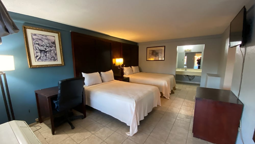 Suite, 2 Double Beds, Non Smoking, Kitchenette photo 3