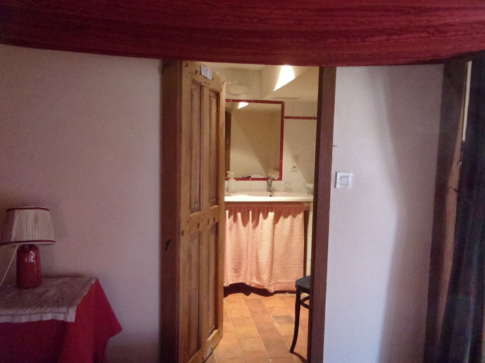 Double Room (La Chambre Des Dames) photo 3