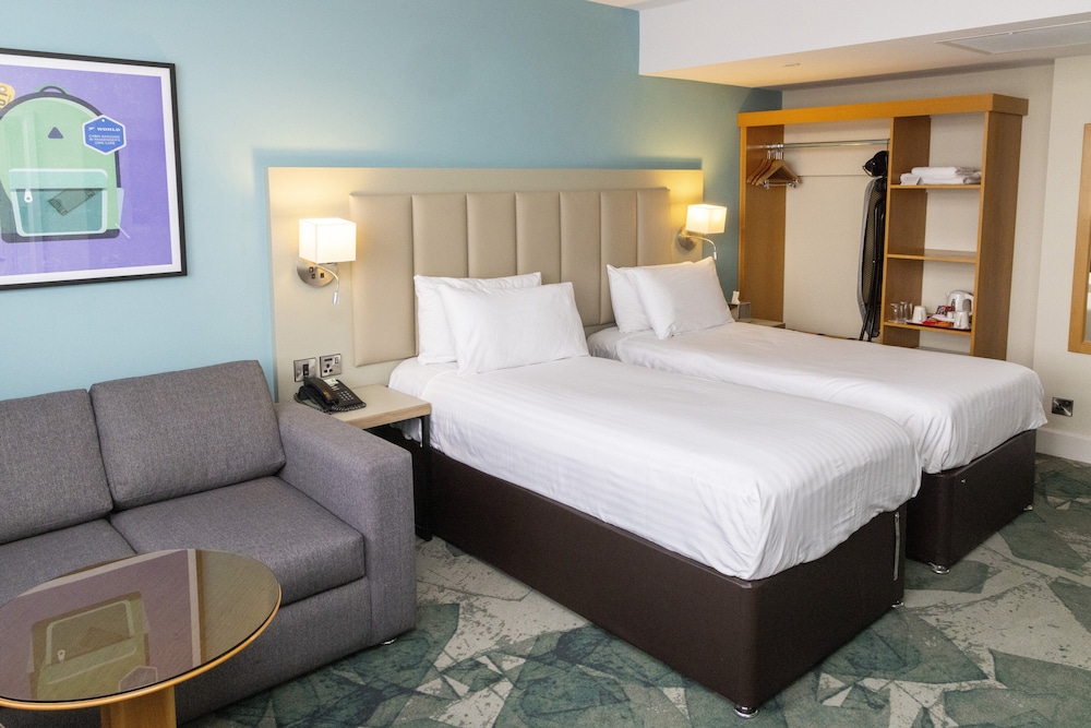 Standard Room, 3 Twin Beds - Photo 3