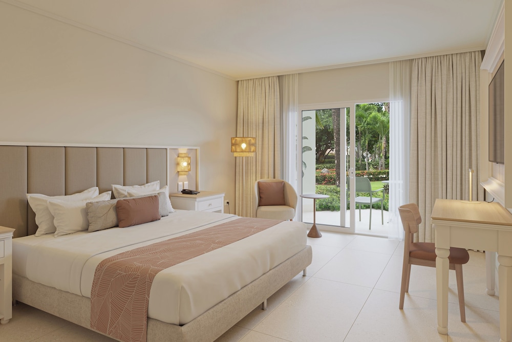 Club Room, 1 King Bed (tropical View)